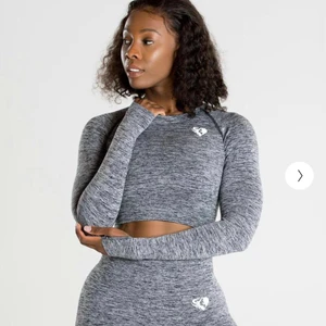 träningstopp  - jättefin gråmelerad träningstopp från women’s best!!✨ knappt använd så är i jättebra skick😌💞💞