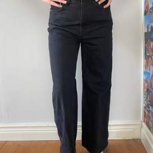 Svarta jeans i bra skick. Modellen ACE storlek w27 l30
