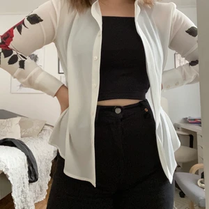 Skjorta  - Köparen står för frakten ( 66kr spårbar)