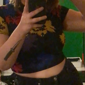 Guess träja - Den är i ny skick 