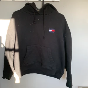 Tommy hilfiger hoodie - Svart hoodie från Tommy hilfiger i fint skick