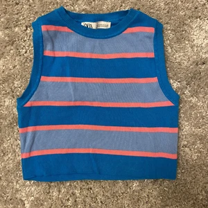 Ett jätte fint line från zara  - Ett jätte fint linne från zara size M, säljer pga att jag inte har fått så mkt andvändning av den. Jätte skönt tyg kliar inte eller någonting!jag står inte för frakt!