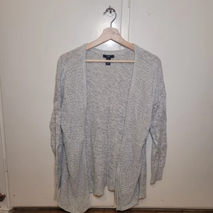 Kofta grå/vit - Ribbad kofta använd 1 gång