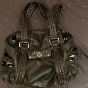 Marc Jacobs väska - Jättefin och rymlig Marc Jacobs väska jag inte använder! Pris kan diskuteras vill bli av med den☺️
