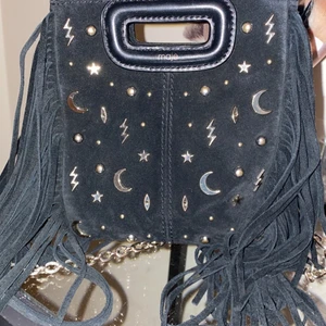 Maje väska - Funderar på att sälja min jättefina maje väska som inte Går att köpa längre. kan tänka mig byta om en zadig väska. Priset kan diskuteras vid snabb affär. Nypris: 3 500kr