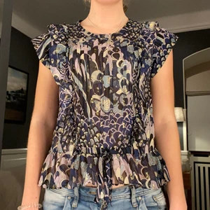 Zadig et Voltaire blus - Zadig Voltaire blus med guld detaljer💌