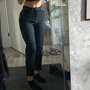 ginatricot jeans - Säljer dessa jenssen som är använda ett par gånger, superfin kvalite. nypris 600kr
