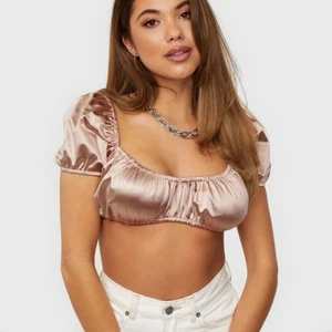 Topp storlek S  - Super fin fest topp från nelly i storlek S. Aldrig använd med lapparna kvar 