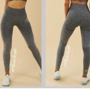 Gymshark ombre tights - Hej, säljer nu mina gymshark ombre tights som jag har använt sällan. Märket på sidan har blivit lite skrapad men annars funkar hur bra som helst. De är i storlek s men passar både xs & m. Pris kan diskuteras 💕