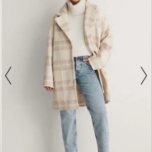 Superfin kappa - Oversized kappa från NA-KD 💗 Ganska stor i storlek. Bara använt den en gång.  