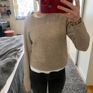 Brun/beige stickad tröja - Snygg tröja som passar till det mesta🙌🏼☺️