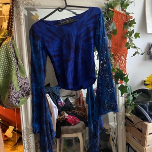 Blå tröja med utsvängda armar - Säljer denna tröja!! Frakt: 66kr🌸❤️