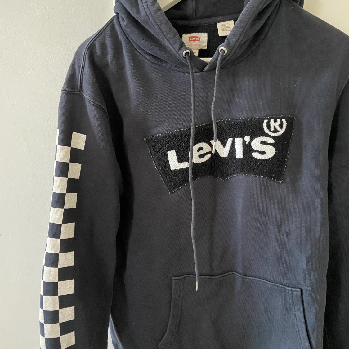 Klädpaket 3 hoodies levi's och Ellese.  - 90