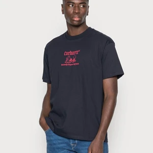 Carhartt WIP ”Schools Out” - ❗️70% UNDER RETAIL❗️  Carhartt WIP ”Schools Out”  Storlek: M Pris: 150kr  Con: 10/10 oöppnad   Orderbekräftelse finns.