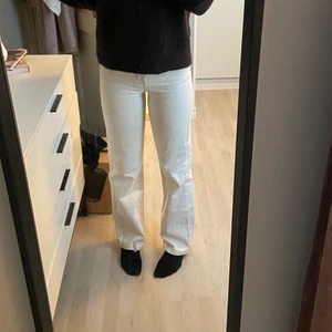 Raka jeans  - Osäker på om jag vill sälja! Superfina jeans från bikbok, nypris 600!