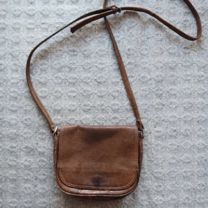 Väska - Liten brun väska, frakt tillkommer 