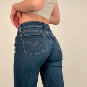 Lågmidjade jeans - Mer information hittar du på vår instagram @Uniwear_uf💕(svarar både här och på dm)
