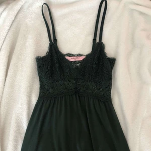 Nattlinne hunkemöller - Mörkgrönt nattlinne från hunkemöller, endast provat. Storlek xxs