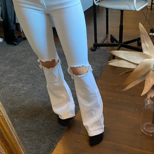 Vita bootcut - Vita dr demin jeans🤍 sitter super fint men kommer tyvärr inte till användning