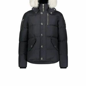 Moose knuckles 3q - Storlek S Passar M också använd 3 månader, kvitto finns och taggs. 