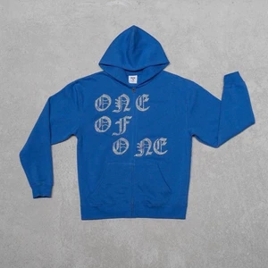 One Of One - Säljer min limited edition one of one hoodie. Det är storlek M och sitter lite oversized på mig som är 163. Knappt använd och inte skadad.  Säljer för 1200kr💙