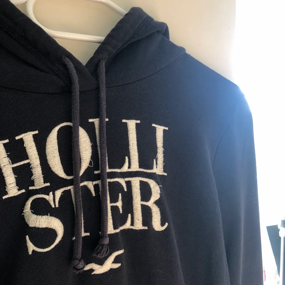 Hoodie från märket Hollister i storlek XS.. Hoodies.