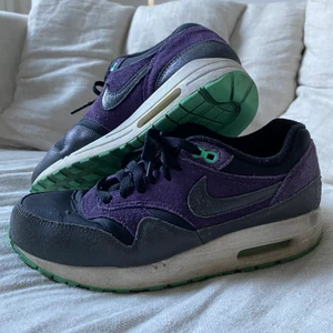 NIKE AIR MAX - Nike air Max 1, dom första som släpptes. Använda men i fint skick! Storlek 38.