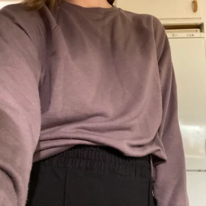 Lila hoodie från HM i storlek S - Lila hoodie