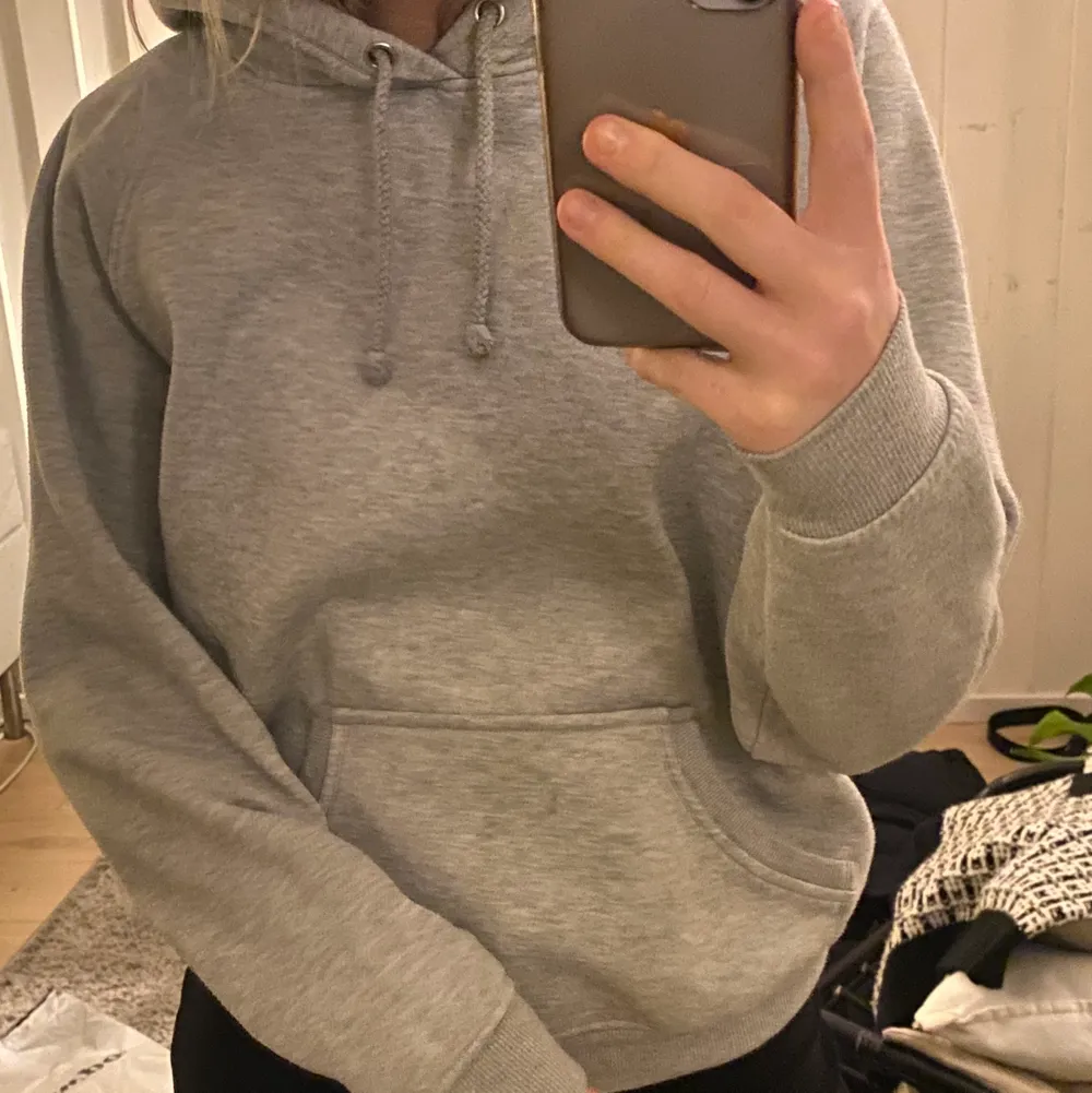 Grå hoodie från BikBok💗 möts upp nära Jönköping eller postas. Hoodies.