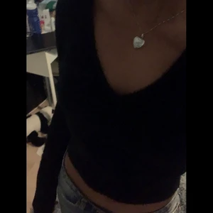 Tröja - Så söt lite fluffig tröja med V-ringning, super mjukt och skönt material, sticks inte alls, från forever 21, passar xs-m