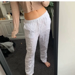 Linnebyxor - Super fina och sköna linnébyxor helt slutsålda ÄLSKAR, som nya! Lånade bilder köp direkt för 500 inkl frakt
