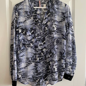 Blus 👚  - Blus i fint skick säljes. Storlek S. 👚