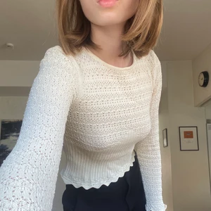 Virkad topp  - Säljer denna fina toppen från Zara! Nästan som ny och kommer tyvärr inte till användning. Frakt tillkommer 💕