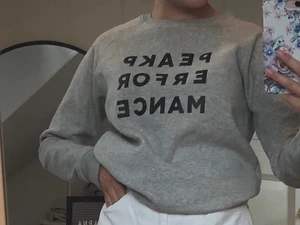 Peak Performance sweatshirt - Använd ungefär 5 gånger, bra skick! Skriv för fler bilder eller om du har frågor! ☺️