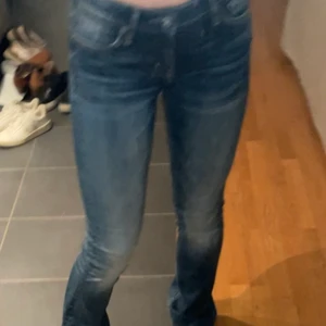 Jeans - Jeans ifrån crocker sitter skitsnyggt men kommer inte till användning mer.