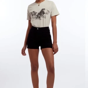 Shorts - Snygga jeansshorts från Gina Tricot