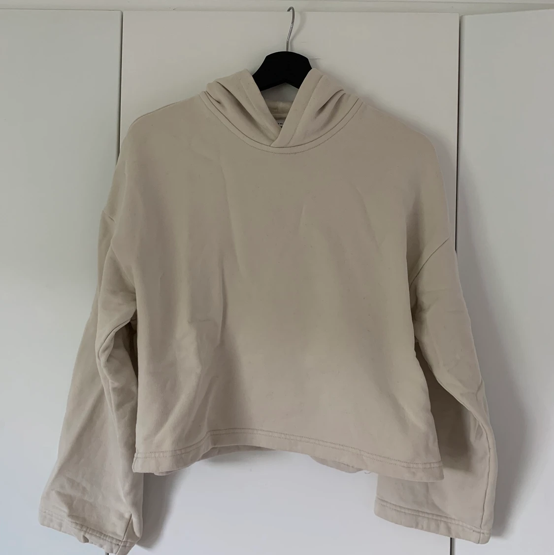 Beige croppad hoodie - 91
