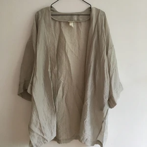 Tunn kofta hm consious collection - Tunn ”kofta” från hm consious collection i silver. Strl l men passar även s/m som jag. 