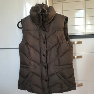 Brun dunväst - Fin väst i fint skick lite använd 