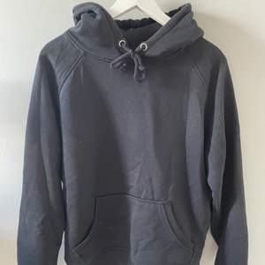 Skön hoodie från BikBok i stl. S