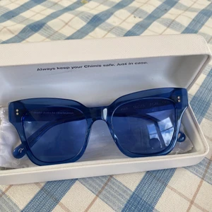 Chimi eyewear - Nästan oanvända chimis som köptes för ett litet tag sedan. De är i princip nya och säljer de för att de inte kommer till användning. Modellen är #005 och färgen är acai. Nypris 1000kr