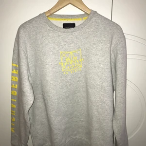 Vailent tröja grå - Lite oversized M, skick 8/10