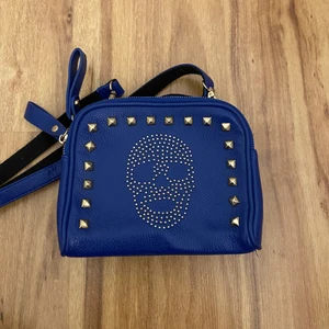 Blå väska - En blå väska som aldrig kommit till användning, fin skick. 