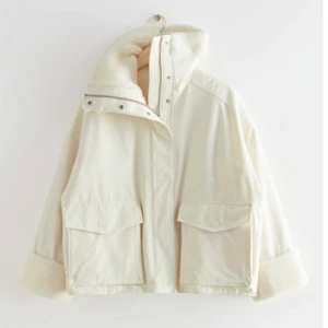 & other stories jacka - Så fin vinterjacka från & other stories. Storlek S och köpt för 1500kr 💕 