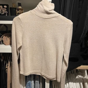 Turtleneck strl M - Är en S sj så det passar en S lite kortare i modellen