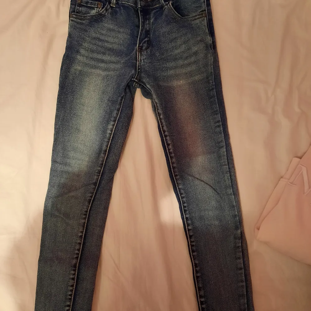 Jättefina jeans från Denim Day i bra skick💕🥰. Jeans & Byxor.