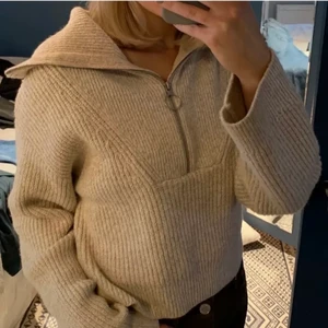 Stickad tröja - Stickad zip up tröja från Hm i storlek XS.