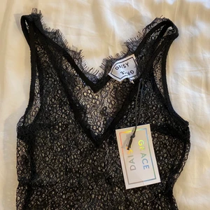 SPETSTOPP - tyvärr för liten för mig så kan inte skicka några bilder med den på :( därav är helt oanvänd💖  går att fixa billigare frakt om man inte vill ha spårbart ( tror det ligger på 24kr)