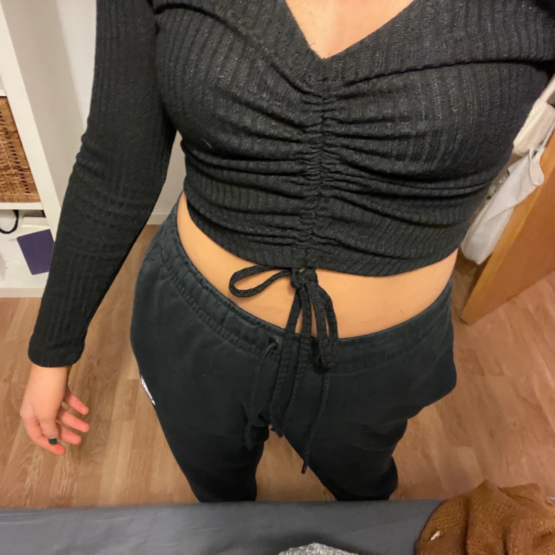 Svart långarmad tröja