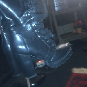 svarta stövlar - hej! säljer dessa fina stövlar/klackskor som är i nyskick. säljer för att dom ör alldelesssss för små för mig, så bild med dom på kan jag tyvärr inte fixa lol. köparen står för frakt ❤️ PS!! jag har ingen aning om hur man tar bra annonsbilder, men men.